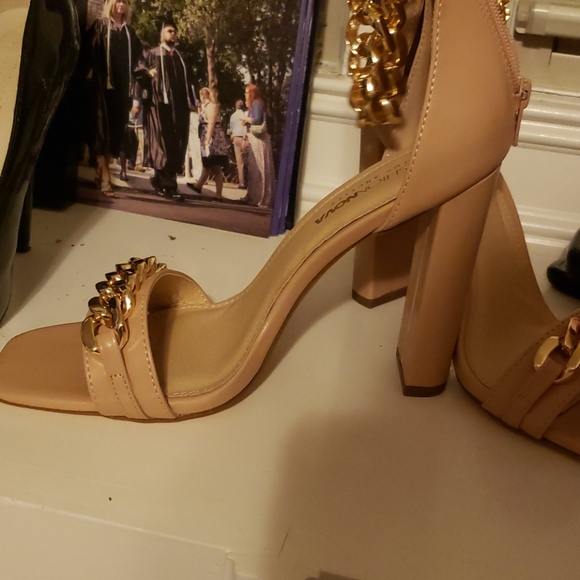 Brand new heels , never worn - Picture 3 of 3